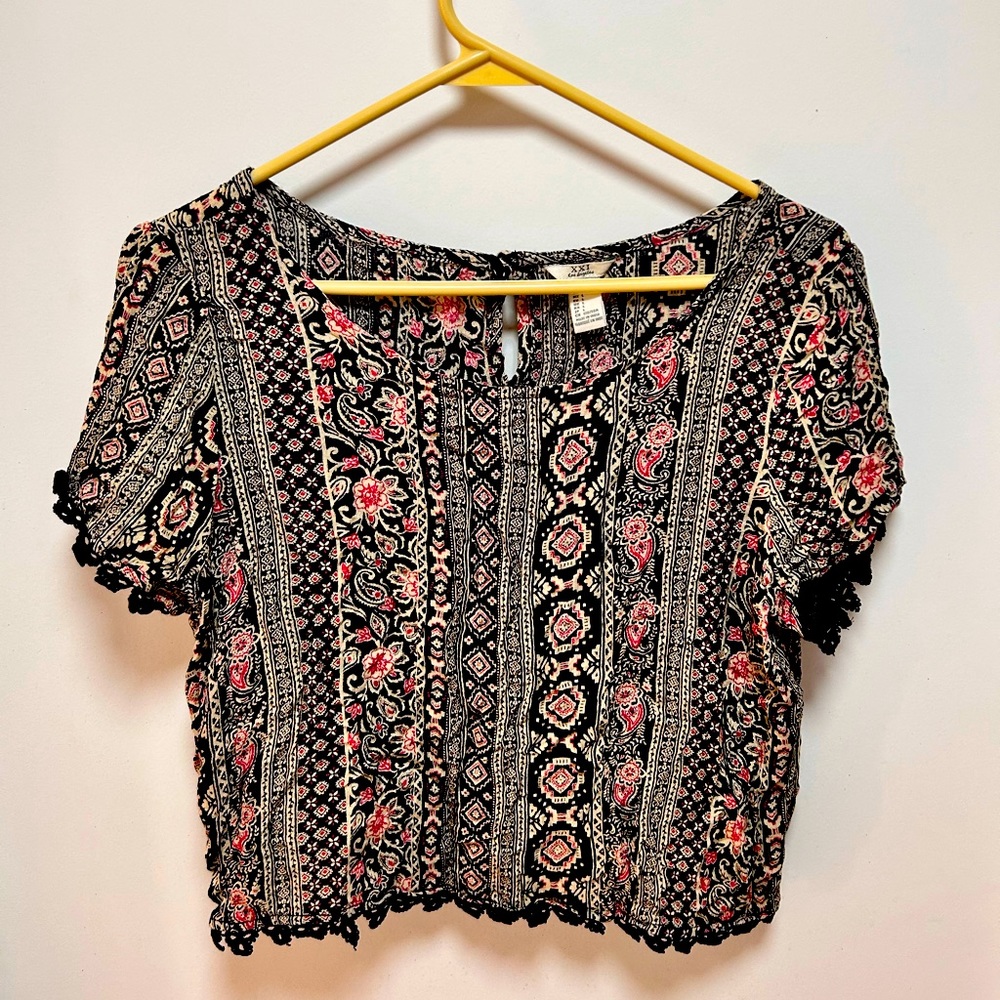 Forever 21 (XXI) Boho print crop top Size L